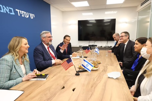 SecChambersIN's tweet photo. #INIsrael | @GovHolcomb, and I met Energy Minister @KElharrar to highlight Indiana’s energy and technology ecosystem, along with our strategic energy transition plans 🇮🇱 https://t.co/sSdMFLnCET