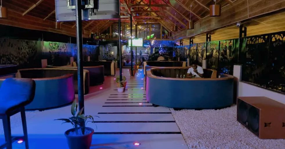 Treasurelounge0's tweet photo. Sometimes all you need is a change in scenery. @Treasurelounge0
offers you such.
#loungeandgrills #loungeinjos #josnightlife #jos #interiorinjos #treasureloungeandgrills #joschillingplaces #placesinjos #loungesinjos https://t.co/qTU7aj1Amo