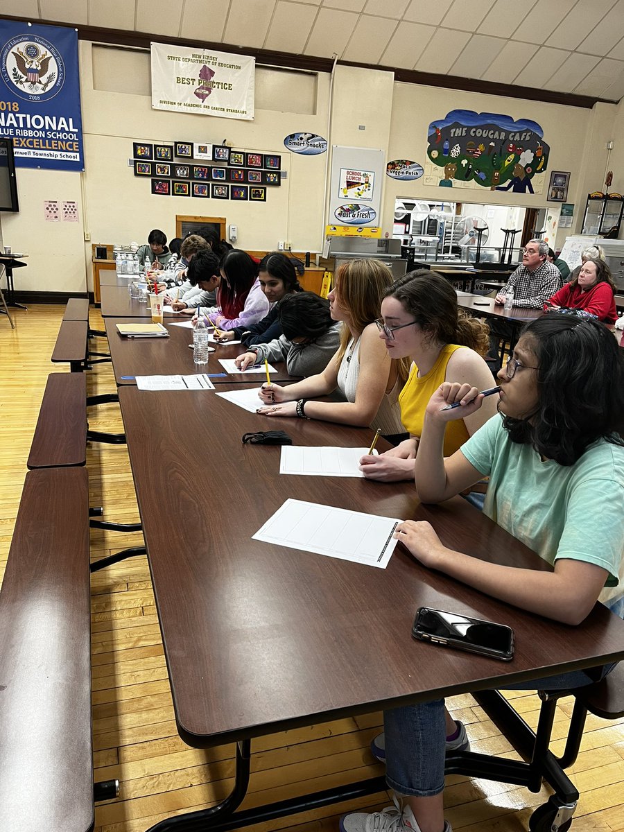 HigginsTeach's tweet photo. Middle School Debate is now! Look at how many HCRHS debaters volunteered to judge! Thank you! @EASchool https://t.co/ASEMYbAgQs