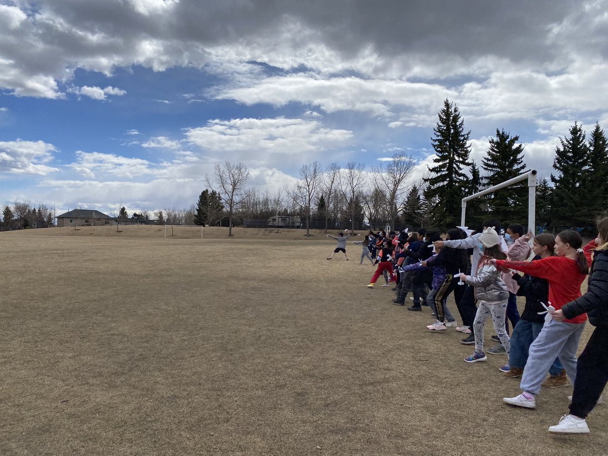 wdsgradesix's tweet photo. Trying out two different paper airplanes today to learn about how design affects flight. #wdsgrade6 #cbescience #wds #sciencefun https://t.co/KOyrhVdiSS