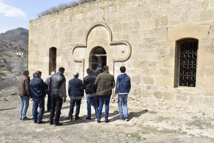 ChrisKhach's tweet photo. The circus then moved to the occupied village of #Mataghis, also in #Artsakh’s #Martakert. Here they also “prayed” at the #Armenian Church of Saint Elisha (Surb Yeghishe), built in 1892-1898. https://t.co/MKhj2cwTr6