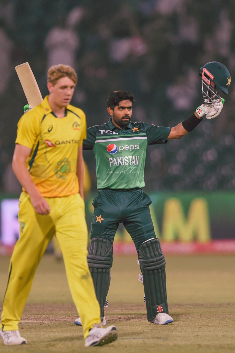 iamsltn's tweet photo. •2nd fastest to 4000 runs.
•Fastest to 15th 💯.
•Most centuries by Pakistani captains. (🥇Babar Azam)
•Highest successful chase.
•Highest ODI average for any Pakistani batsman. 🧿🖤
#BabarAzam𓃵
#King
#RunsMachine https://t.co/Tv4QXID3N8