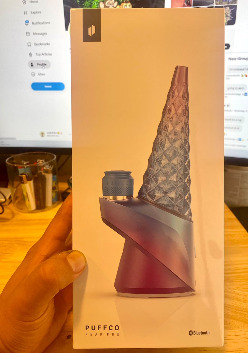 SmileFckrs's tweet photo. 🚨STONER DEGEN GIVEAWAY ALERT🚨

Prize: PUFFCO PEAK PRO - INIDIGLOW

❤️Like &amp; Retweet
😁Follow @SmileFckrs 
💨Tag 5 of  your frens

lets spread some love an good vibes! 
giveaway 4/5/22

#puffco #NFTGiveaways https://t.co/OO7y139i59