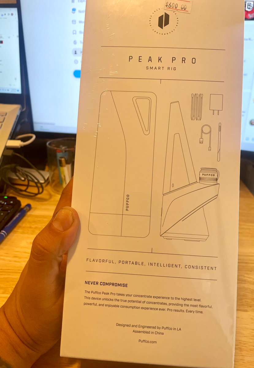 SmileFckrs's tweet photo. 🚨STONER DEGEN GIVEAWAY ALERT🚨

Prize: PUFFCO PEAK PRO - INIDIGLOW

❤️Like &amp; Retweet
😁Follow @SmileFckrs 
💨Tag 5 of  your frens

lets spread some love an good vibes! 
giveaway 4/5/22

#puffco #NFTGiveaways https://t.co/OO7y139i59