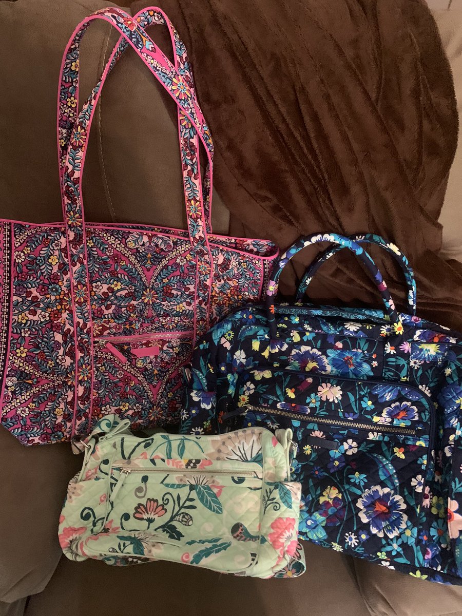ChilesBand's tweet photo. Local favorite, Sweet Blue, has generously donated these 3 bags to our Silent Auction! We're so grateful for their support; please tell them how much they're appreciated the next time you're looking for any kind of gift.  Link to store can be found at https://t.co/Otmx3AJe1f https://t.co/sq50aSMDl7