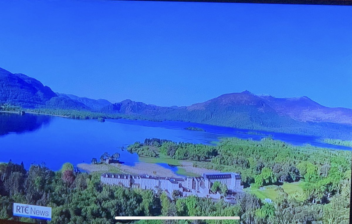 omahonymedia's tweet image. The fabulous @LakeHotel in #lovekillarney looking particularly stunning from the air on the @rtenews tonight. #Meitheal2022. Reckon Mother Nature herself stays here when she comes to town