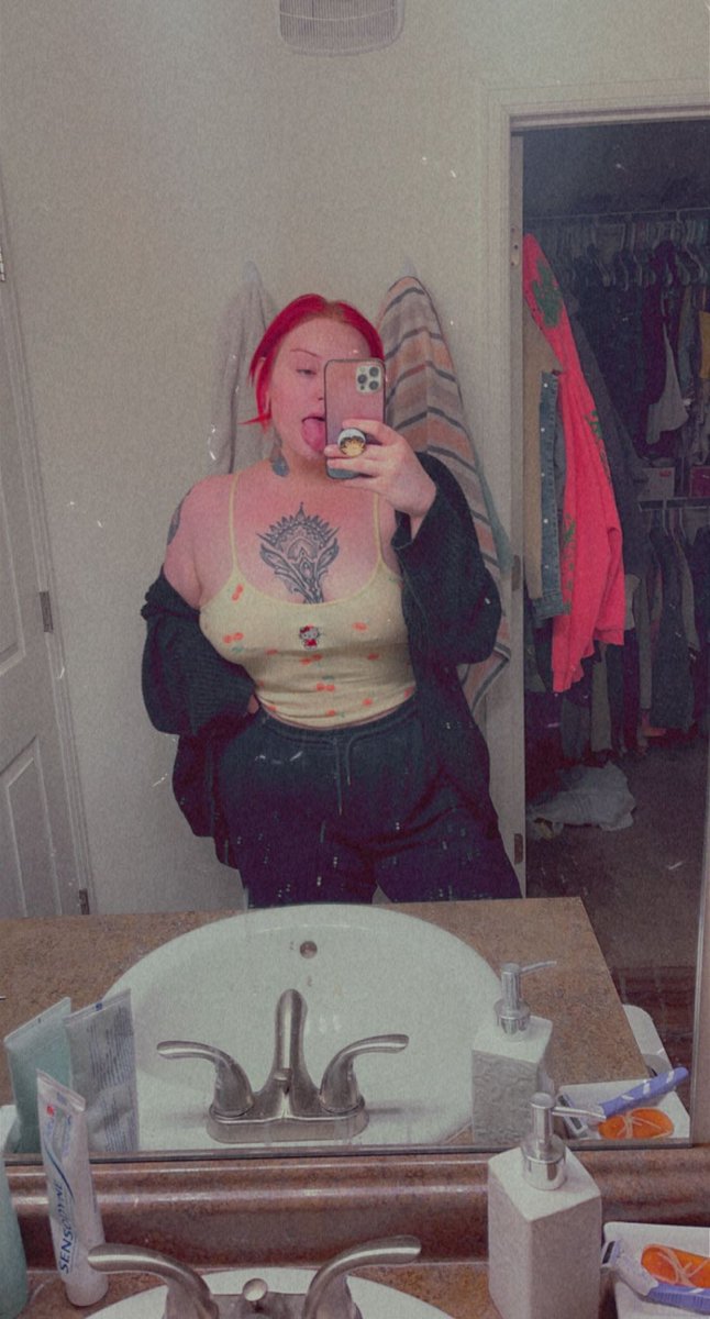 _mxdddi's tweet photo. posting for my whole ✨3✨ followers to see 🥴🥴🥴 #skuuuuur https://t.co/7OBX2jPUM1