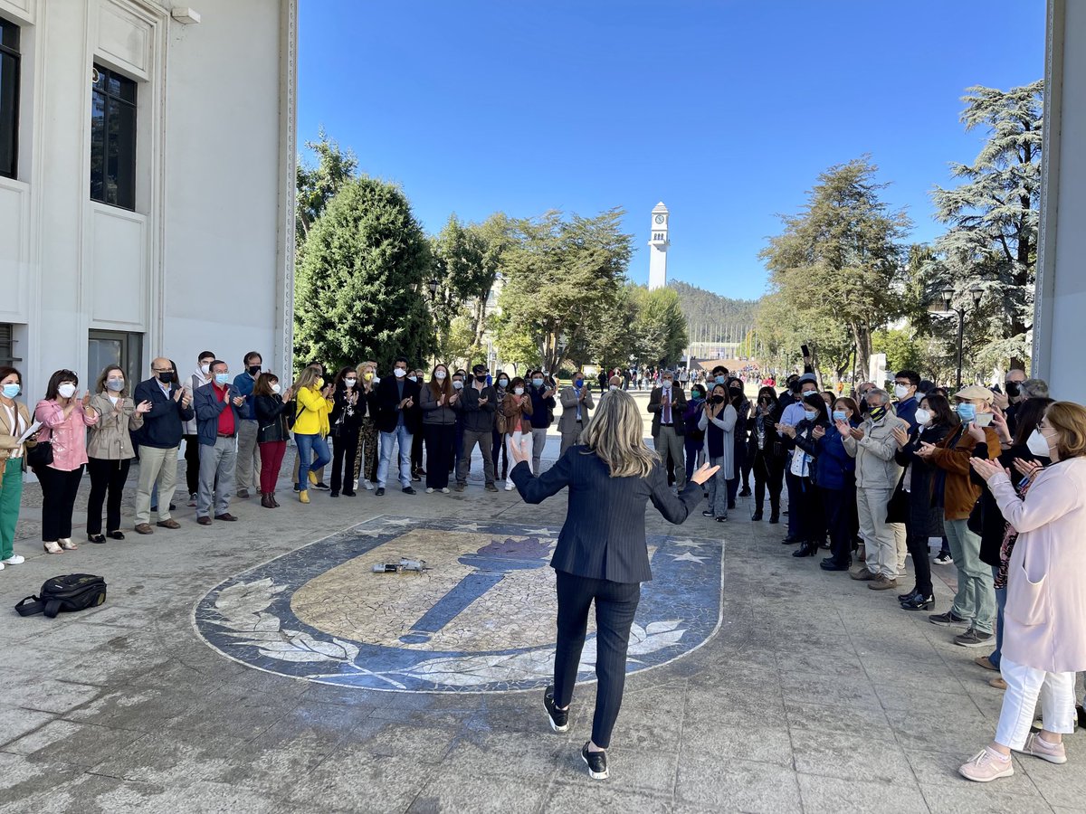 Este mediodía grupo de académicos #UdeC saludando a nuestra candidata a rectora ⁦<a href="/JackieUdeC/">Jacqueline Sepúlveda</a>⁩. 
Se hicieron presentes los profesores Dr. Jorge Fuentealba y Dr. Bernardo Castro reiterando su apoyo a la Dra. Jacqueline Sepúlveda.