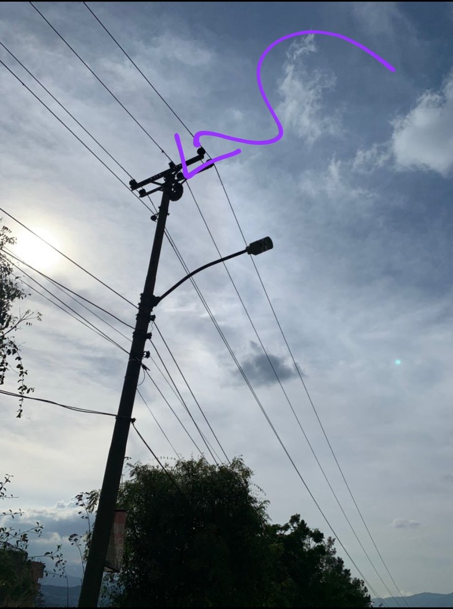 RominaCocconi's tweet photo. @CorpoelecInfo una pereza en cableado. Urb Colinas de La Tahona por favor necesitamos una cuadrilla https://t.co/0iI67I8RtC