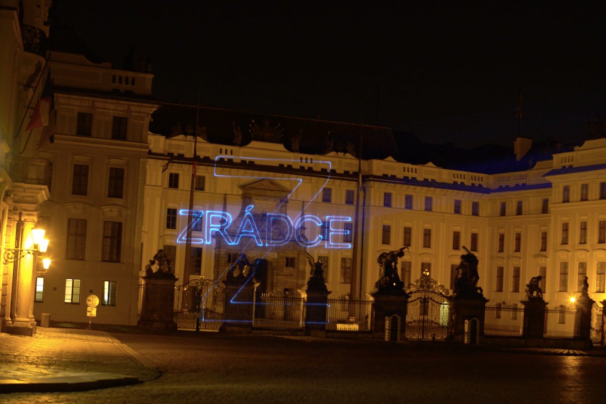 Posledniskaut's tweet image. Videomapping na Hradě. 
(via Tomasz Peszynski)