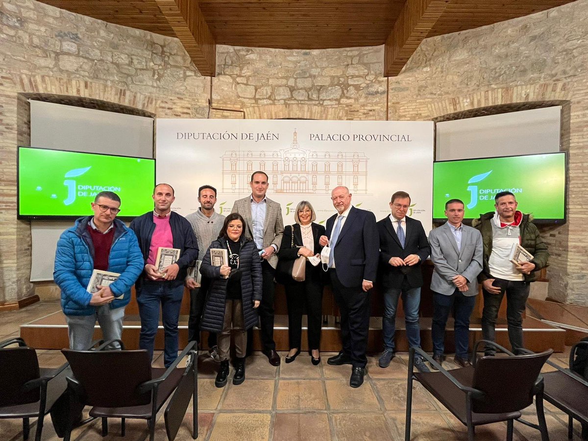 manuaguilarse's tweet photo. Presentación del libro “Los Mártires de Arjona”, de #eslavagalán e #Isabelcastro en la @dipujaen, presentado por #javiersierra!! Simplemente impresionante!! @AytoArjona @SantosDeArjona https://t.co/y0GvVWN5cE