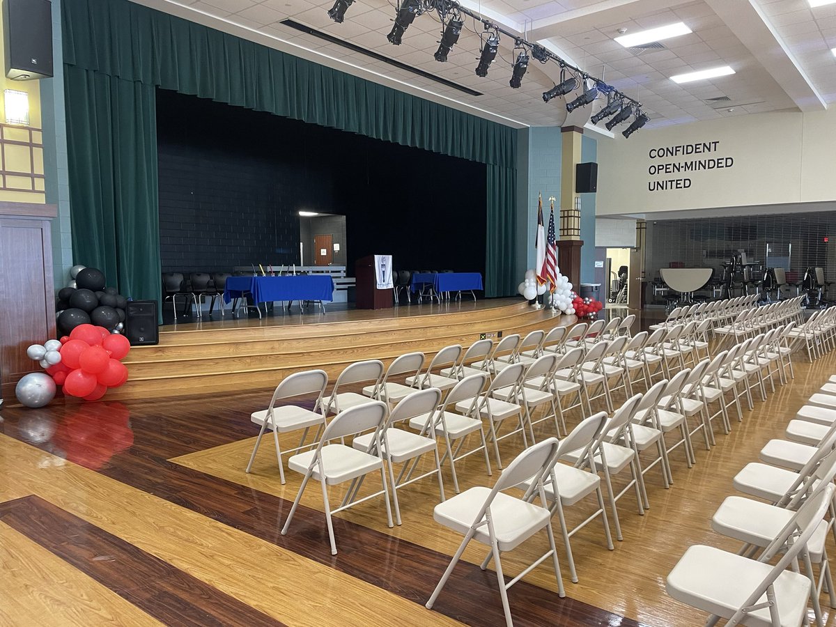cpjhsterrell's tweet photo. We are ready for our National Junior Honor Society Induction this evening at CPJHS!! Thank you to CPJHS PTO for the beautiful balloon arrangements! Can’t wait!! @TISDCPJHS @CPJH_PTO https://t.co/sJCiF7DlwV