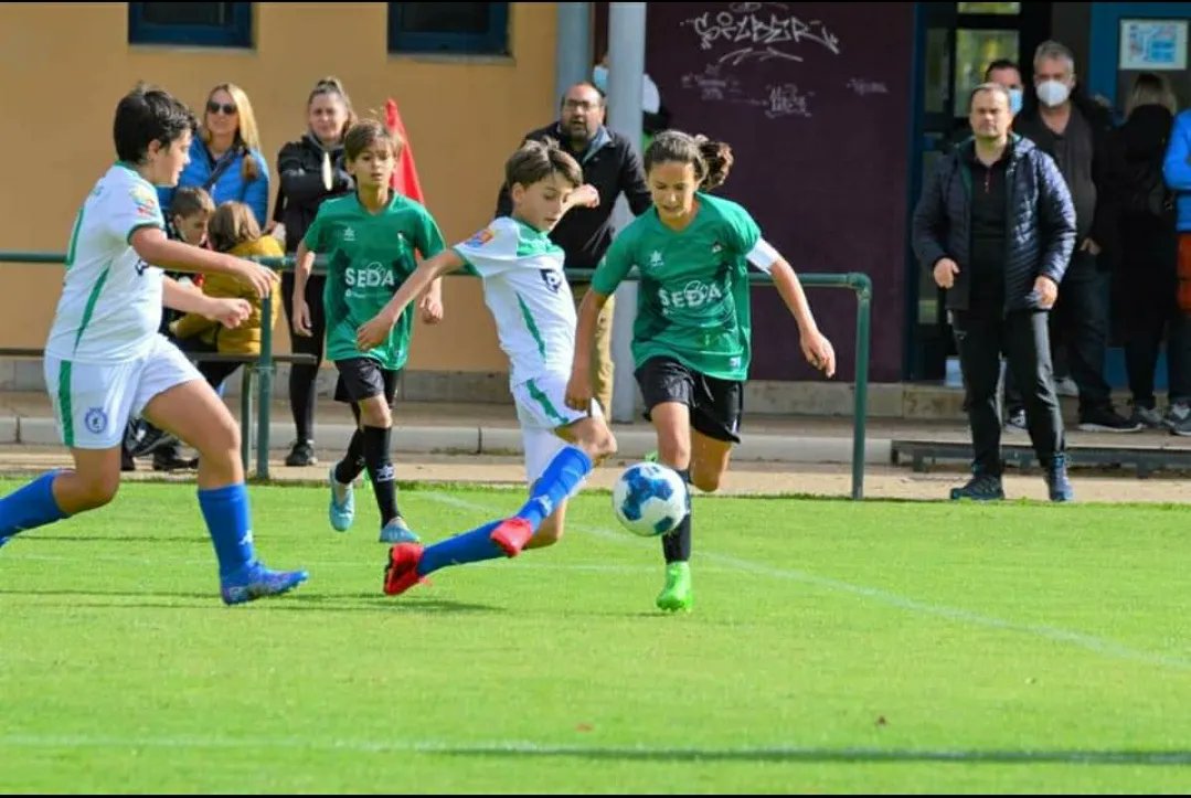 Hoy nos ha llegado una buena noticia 👏💪⚽️
Nuestra jugadora del equipo Alevín A, Laura de la Cruz,ha sido preseleccionada para acudir al entrenamiento de la Selección sub 12 Femenina .
Te deseamos muchísima suerte y que disfrutes de esta bonita experiencia.⚽️💚