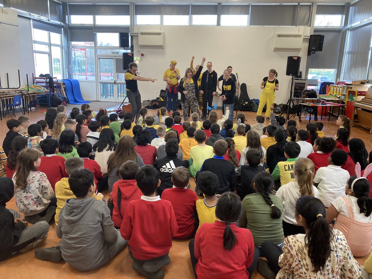 kim_wylie1's tweet image. This afternoon we had the privilege to watch the amazing performers from @electricbrolly. It was such an uplifting experience and so much fun was had by the children and adults. Thank you for visiting us @headcherrytree @CTS_Watford @MissMossCTS
