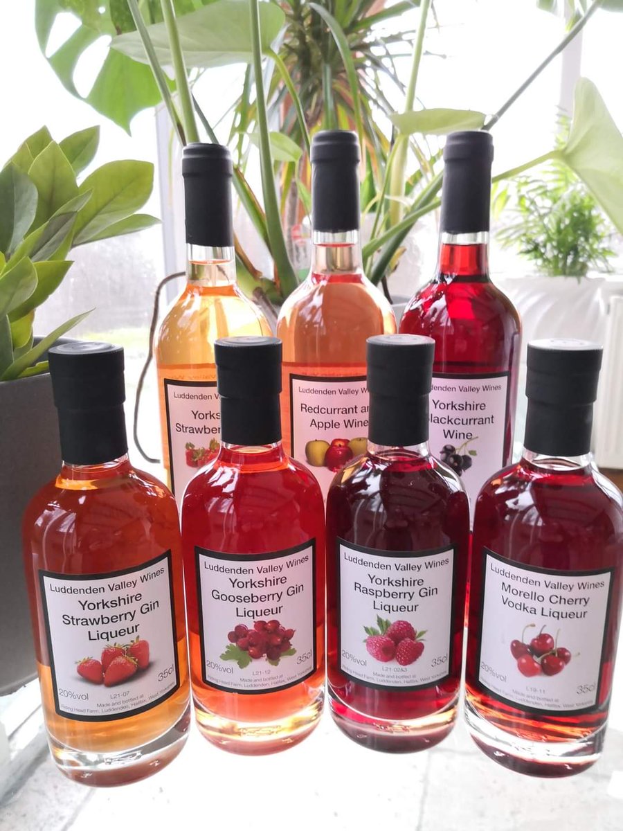 PomegranateProm's tweet photo. Watching #dragonsden and realised I had run out of Strawberry 🍓🍓🍓gin liqueur. Quick call to @LuddendenVWines and delivery is on its way. #ginliquer #strawberrygin #ginandprosecco https://t.co/rHOJfjqnd9
