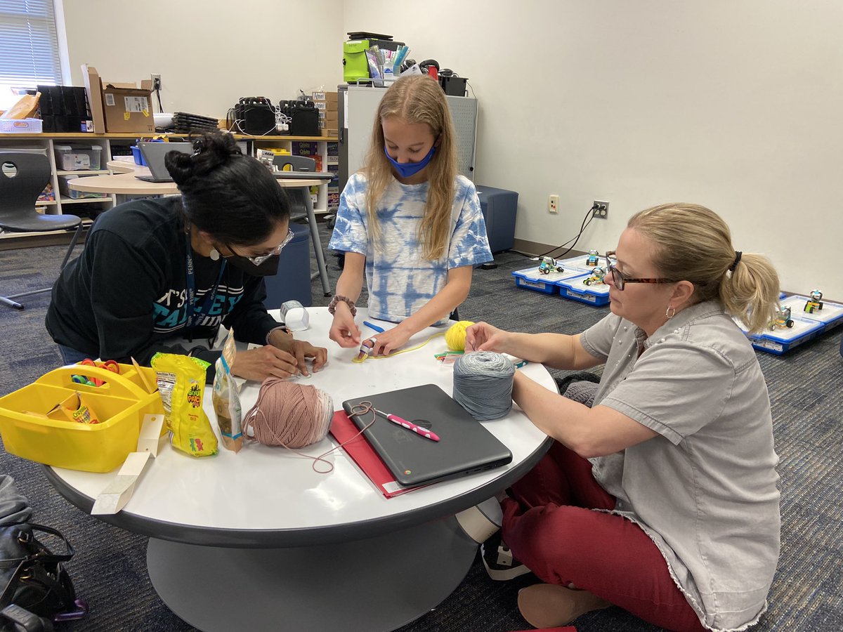 MarissaBunn's tweet photo. Who doesn’t enjoy therapeutic lunch breaks?  We learned a single crochet chain from our #fisdQUEST @BorchardtElem @haveman5th 5th grader!  She’s a very patient teacher!  Next up… a single and double stitch!  @BorynackQUEST @LinaJennings14 https://t.co/fK6S7601Ji