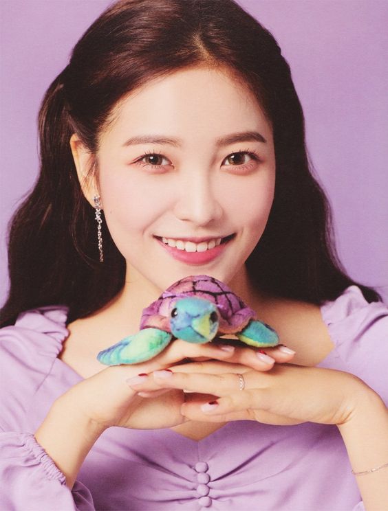 iconicksmiles's tweet photo. YERI from Red Velvet https://t.co/NyYV5YeWlv