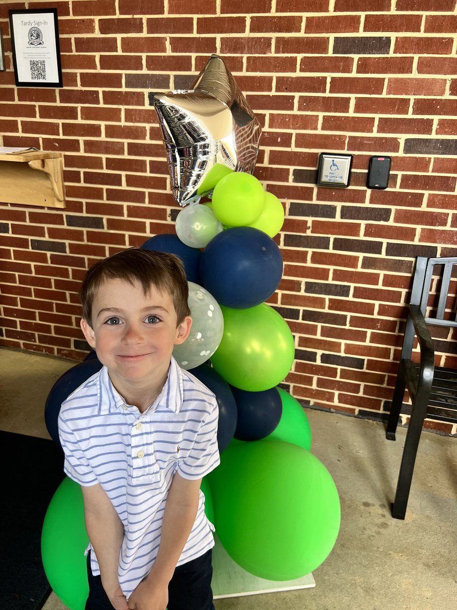 allieedwardsAP's tweet photo. This future @duewest_es student was super excited to be at Kindergarten Orientation!! Thank you @CissiKale and @SherTSmith for a wonderful morning. https://t.co/rvQWjxANLw
