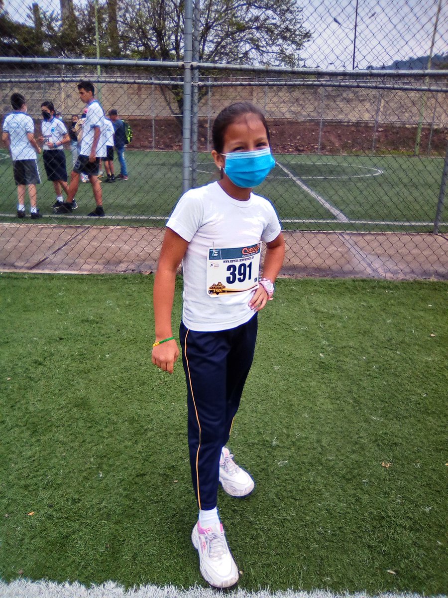 JesusM_Oliveros's tweet photo. Excelente participación de nuestros estudiantes de 5to Grado en ATLETISMO 60, 150 y 300 metros. Felicitaciones 👨👩👩‍🏫👏👍 https://t.co/z4SDC9js1s