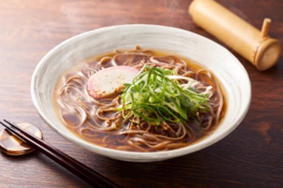 @Peppermint_2525 かけそば(Kake soba) or 素そば(Su soba)
Soba without  trimmings but chopped green onion
Price: ¥120-¥200 