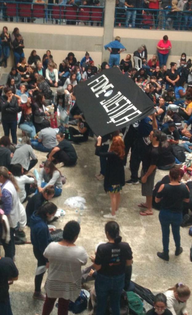 patrick_dauer's tweet photo. Que Vergonha Prefeito, Professores da Rede Municipal de Ensino de Itajaí ainda em greve porque você não demonstra solidariedade e empatia com aquele que deveria ser valorizado, muito diferente das promessas de campanha. https://t.co/pZ7RLvrD2I
