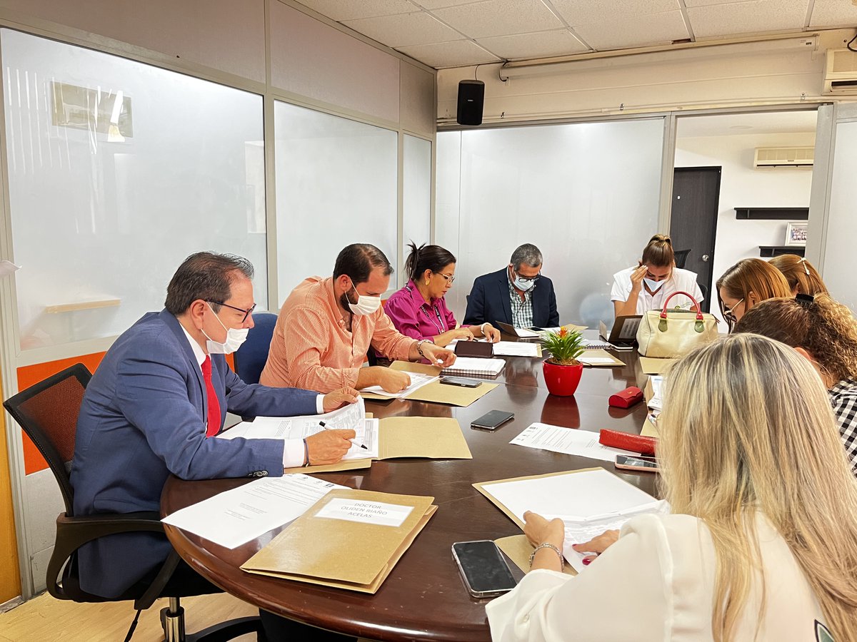 ContralSantand1's tweet photo. #AEstaHora nos encontramos participando en la Comisión Regional de Moralización de Santander, revisando el Plan de acción bianual 2022 - 2024, estableciendo objetivos que permitirán desarrollar impacto dentro del departamento. #Escuchamos #Observamos #Controlamos #CGS https://t.co/65HmK1lsZr