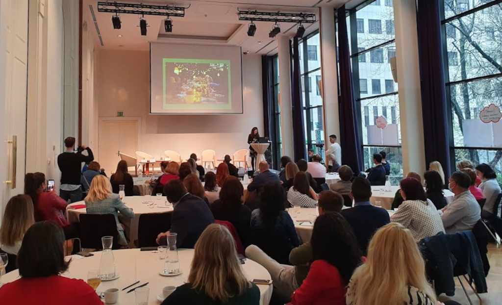 eusaunisport's tweet photo. More #sustainable #catering in events plays an important role in having greener (also #sports) events. Read a summary of the conference on this topic, held in #Ljubljana.
#ClimateActionToTheTable #ClimateMenu #Sustainability #GreenSportsEurope
https://t.co/PnlelMZm4f https://t.co/f5pEBUjdEI