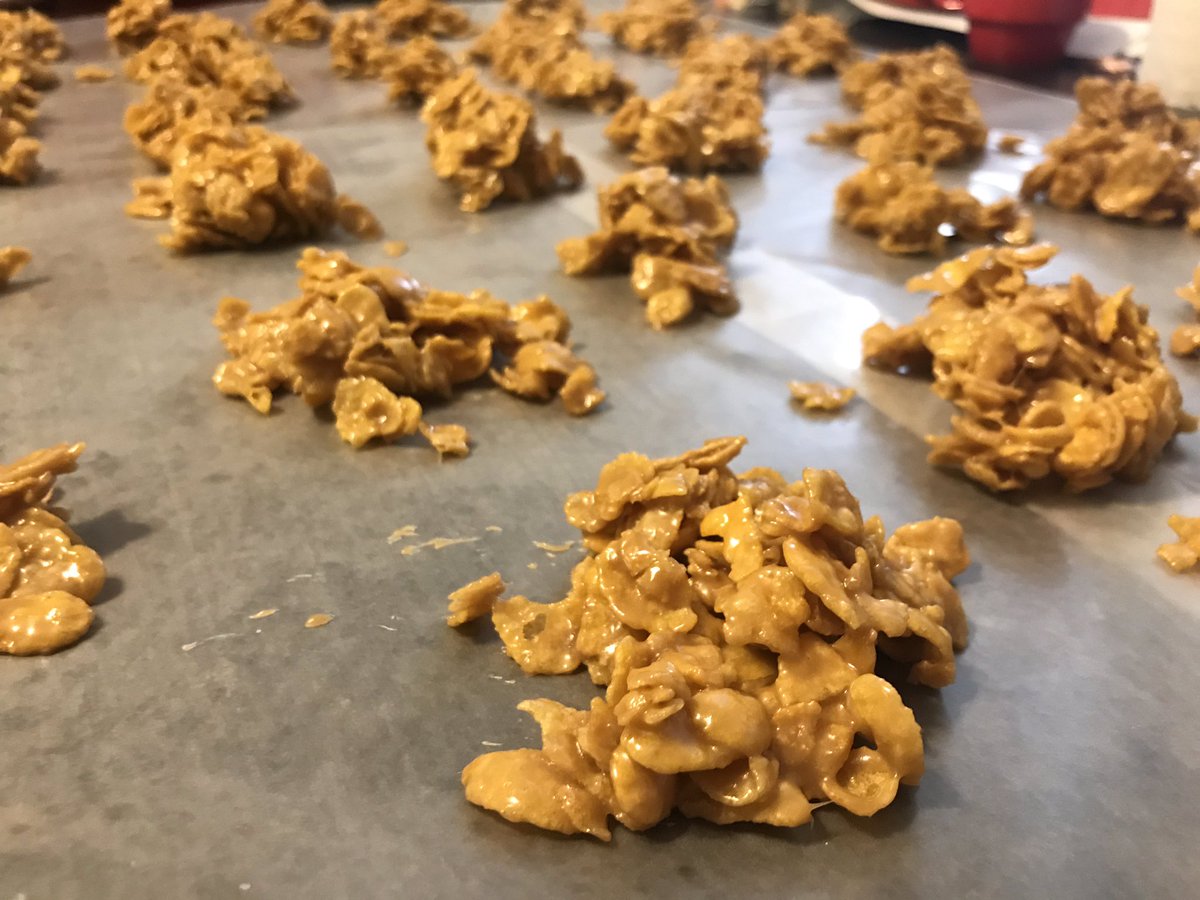 Elphaba117's tweet photo. Nostalgic cornflake no bakes...so yummy and addictive holy moly
#food #yum #nobakes #cornflakes #sunbutter #nostalgia https://t.co/kAq5d4MoHk