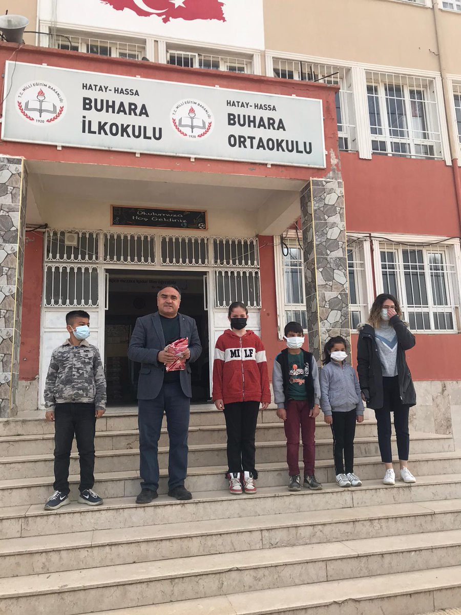 Abidinbageker1's tweet photo. Akıl Zeka Oyunları Pentago yarışmasında Hem ilkokul hem de Ortaokullar arasında il 4.sü olan Hassa Buhara öğrencilerimiz Ecrin ATEŞ  ve Muhammet FİDAN ı ve Burcu BİLİR öğretmenimizi tebrik ediyoruz https://t.co/8QtoMaau0t