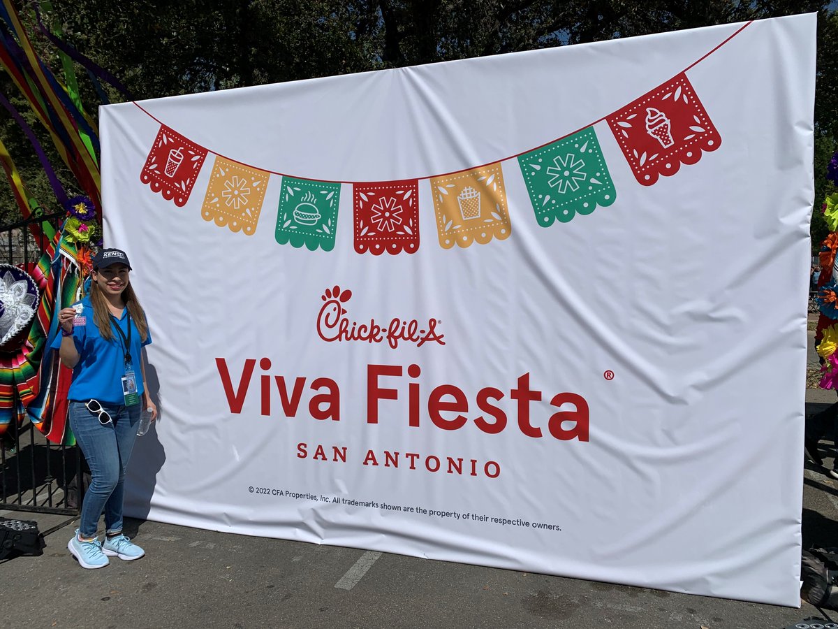 KENS5's tweet photo. VIVA FIESTA | Here are some early sights from Fiesta Fiesta 2022, which has kicked off at Hemisfair. 

Have Fiesta photos of your own to share? You can do so via the KENS 5 app. https://t.co/1mpZe8T6L6 https://t.co/0jdz0fwQRw