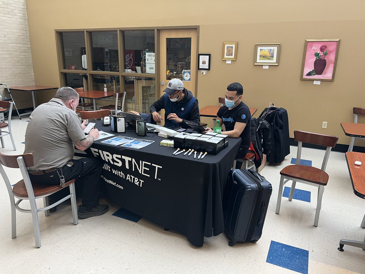 Doing what we do best in this #fnomenal Thursday,celebrating our first responders #nynjone thanks Yessy and Kay for the invite! visit 1&amp;2 total 15 fns activations ! <a href="/GloriaMD228/">Gloria M. Diaz</a> <a href="/angels_candie/">yessenia santiago</a> @Ale_ValdezNYC <a href="/0kaylarodriguez/">Kayla Rodriguez</a> @DreaSudberry <a href="/judy_cavalieri/">Judy Cavalieri</a>