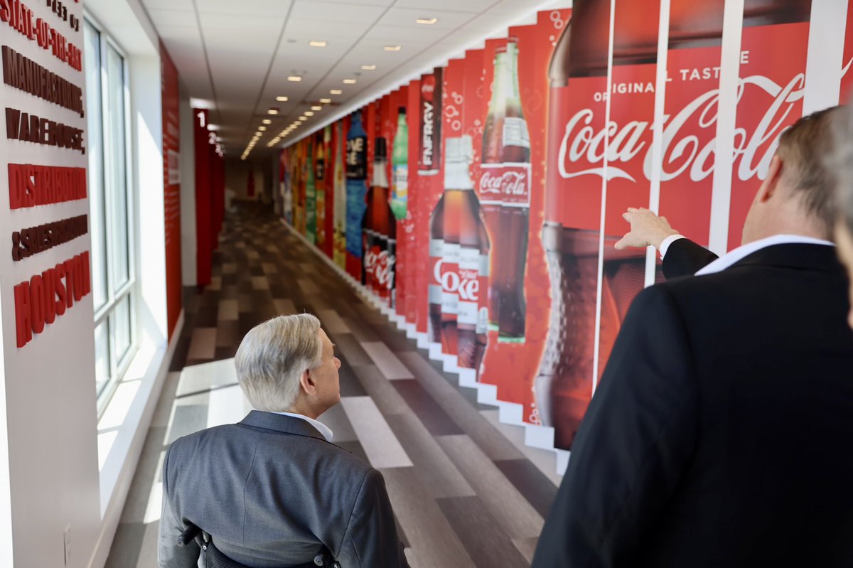 GregAbbott_TX's tweet photo. Great to tour Arca Continental’s magnificent production and distribution facility in Houston.

They are one of the largest bottlers of Coca-Cola products in the world.

Diet Coke is my favorite! https://t.co/3PAu9f4ahe
