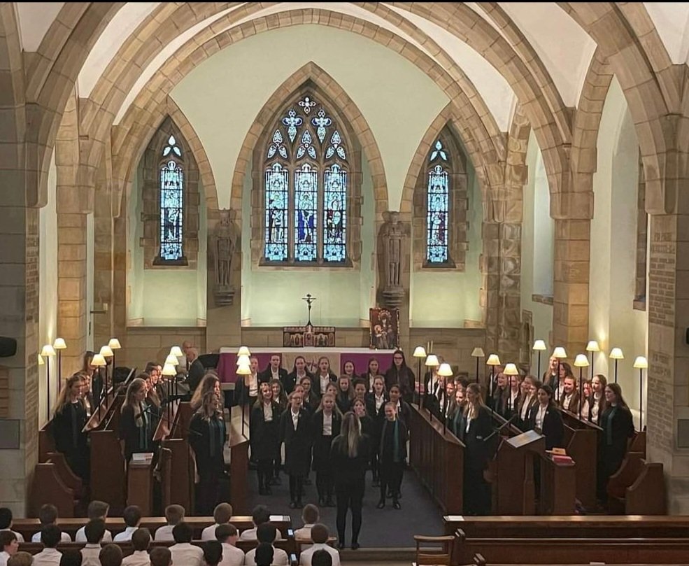 MacLeodHouseDS's tweet photo. Another House Singing event over! What a fantastic night, showcasing the wealth of talent we have. Very proud of our students 👏 https://t.co/gvzGxdcVCg