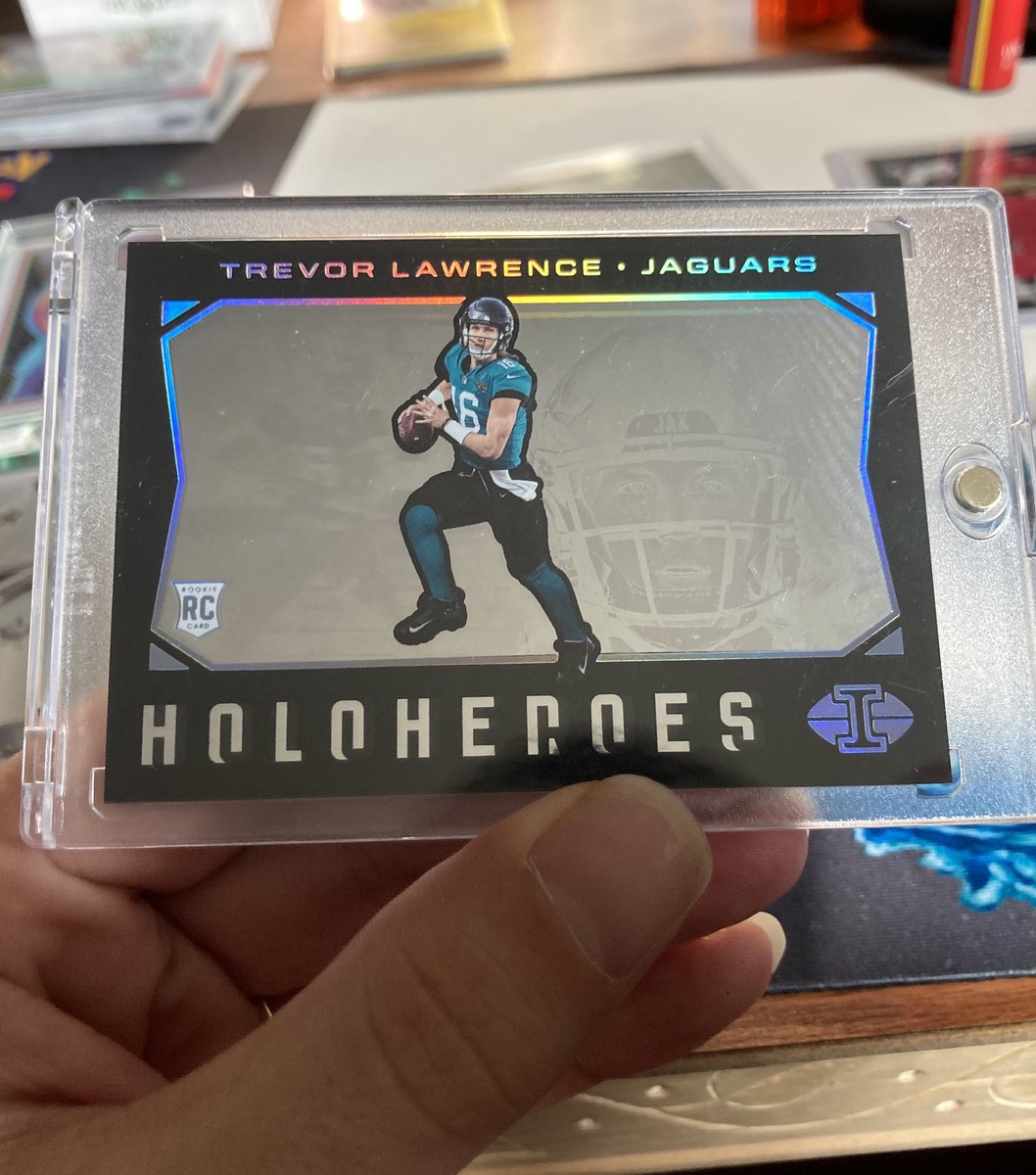 Matt_Trinite11's tweet image. Let my son pick out one overpriced illusions fat pack at Walgreens because “we ripped enough illusions” and welp 🤷🏻‍♂️ - he said and I quote “this one feels thicker” #thehobby #handsofgold @CardPurchaser