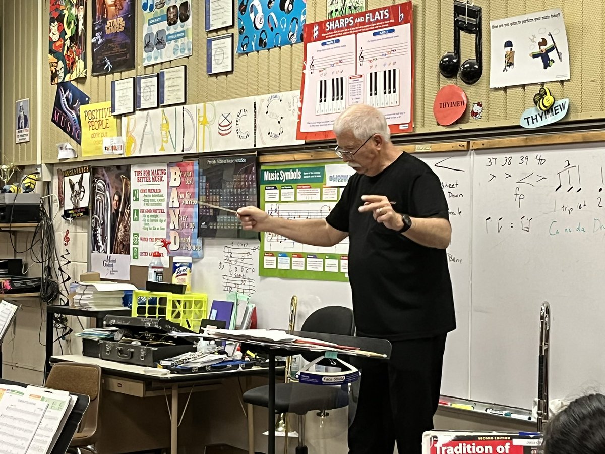 BandHopewell's tweet photo. Hopewell Jr.Bands enjoyed working with our guest conductor, Mr. Bill Tipkemper. Thank you for sharing your musical expertise and knowledge with us. We had a fun day!@BandHopewell @HopewellPride @lakotaeastbands @wolvestweet #wearelakota https://t.co/wdjrH3GpIA