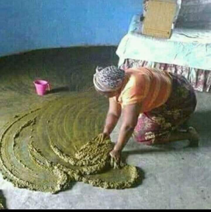 Alaidhyso's tweet photo. Les derniers réglages avant le ramadan... il faut que la case soit nickel... carrelage dernière génération. 

Je kiff trop le village 🙏

#Guinée https://t.co/0jQ1fQW4xp