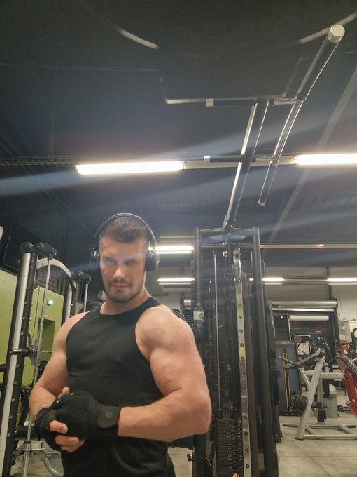 And what are you doing tonight?  https://t.co/49xFcm29TS https://t.co/0YCtLcuJ5p<a href="/tag/alicehunter"class="tags"><span>#alicehunter</span></a>