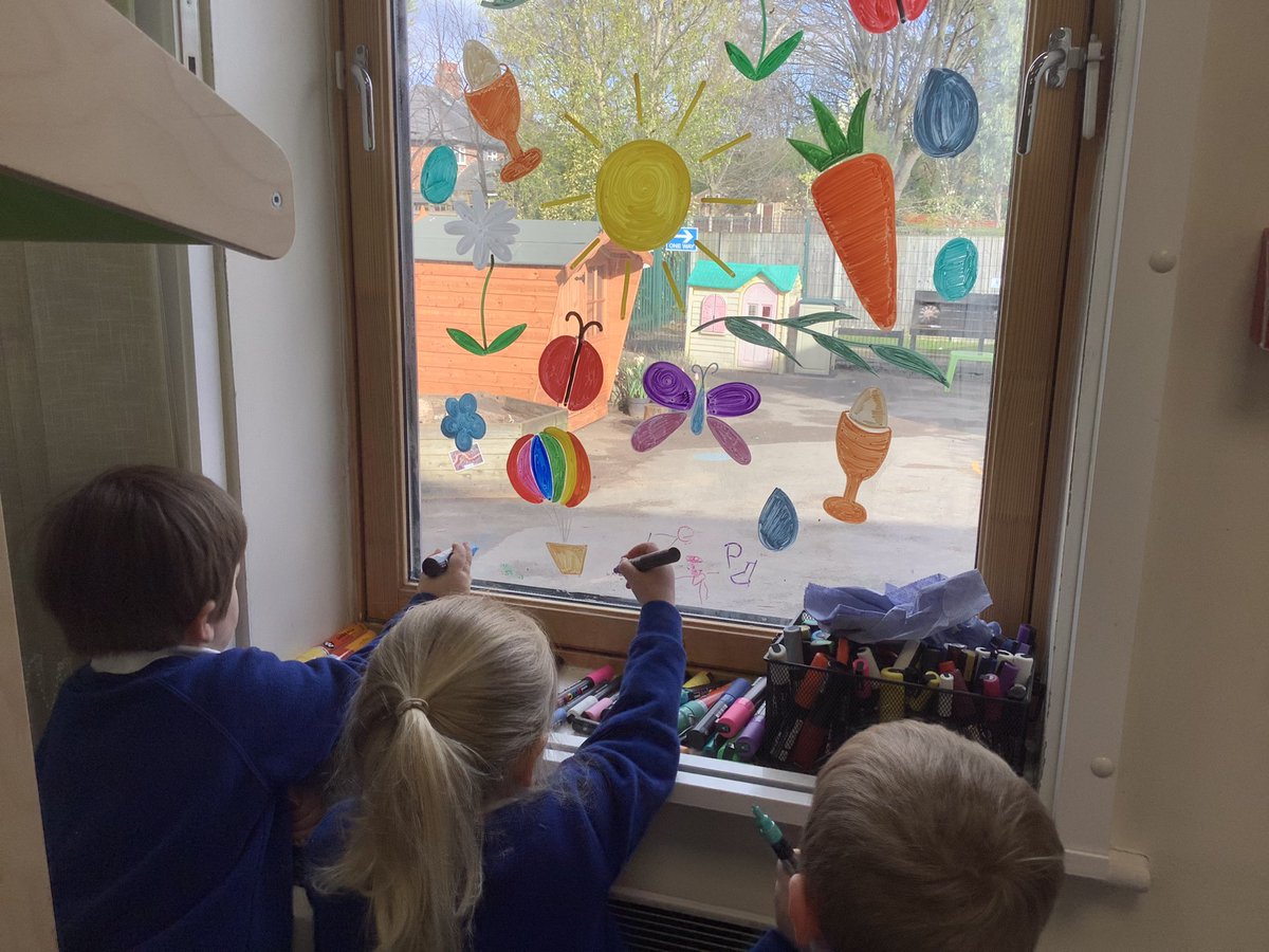 EtchellsPS's tweet photo. We are absolutely in love with our new Nursery windows. Thank you to a very talented mum who spent the morning with Nursery and letting the children help #etchells #eyfs https://t.co/UFjexEC06T