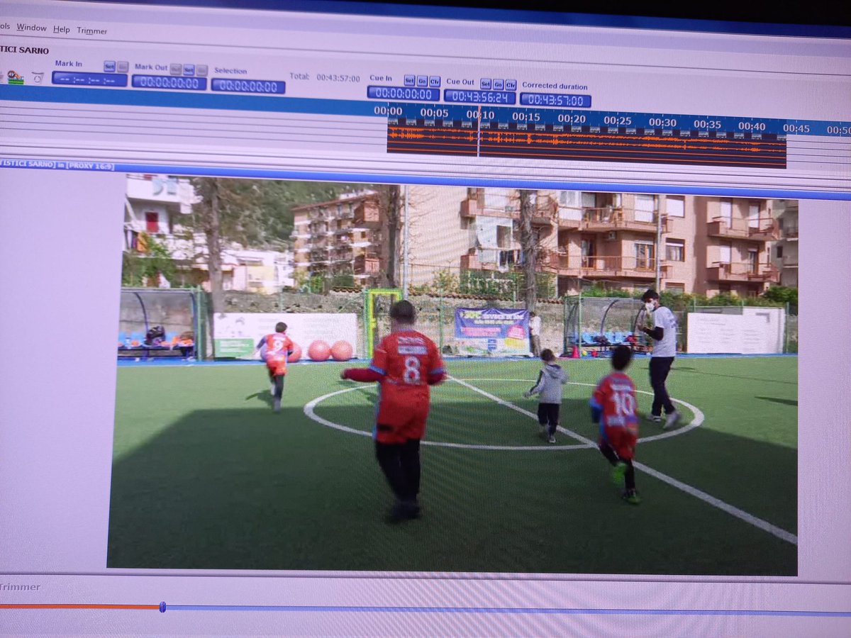 A #Sarno grazie all'intraprendenza di una coppia di genitori cresce #SognandoUnGoal, la scuola calcio per bimbi e adolescenti con disturbo dello spettro autistico. In pochi mesi già 60 gli iscritti. Alle 07.30 su <a href="/RaiTre/">Rai3</a> #BuongiornoRegione <a href="/TgrRaiCampania/">Tgr Rai Campania</a>