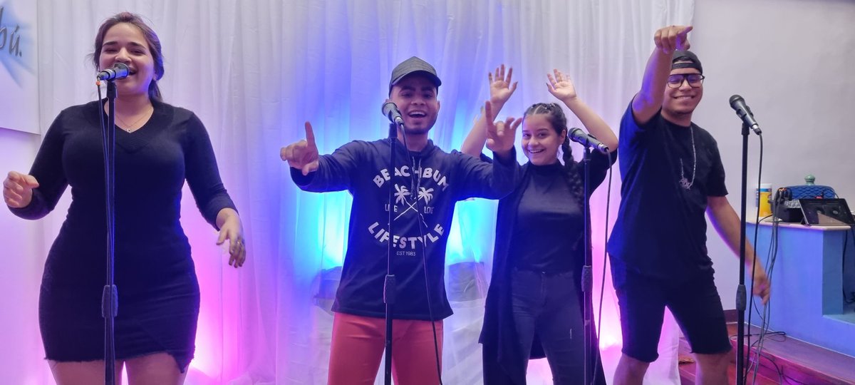ZeroloPlanner's tweet photo. Ensayo con los chicos de D'yabu #estamoslistos #dyabumusica #buenamusica #bailables #Zeroloplanner https://t.co/PwmkKJOL10