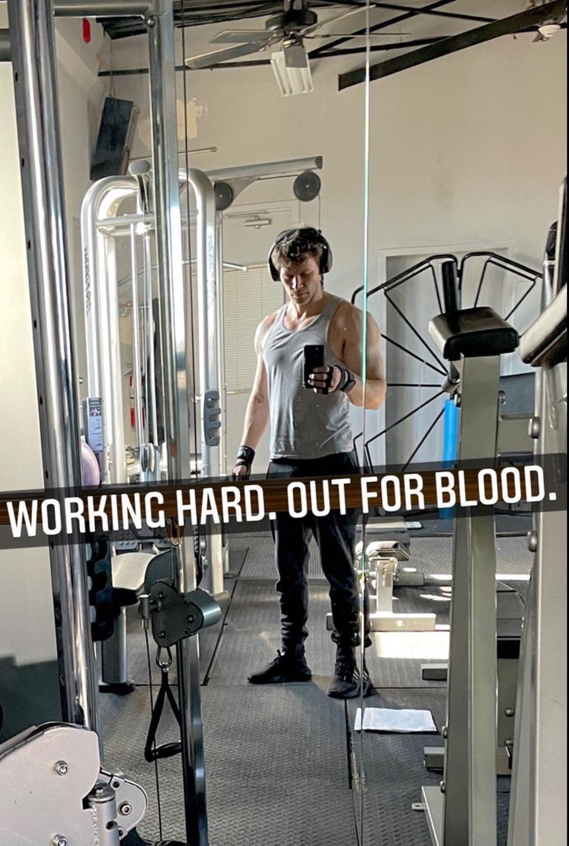 Damn @JosephMorgan Drink my Blood! 🩸 #tvd #vampire https://t.co/l7l9qMfICH
