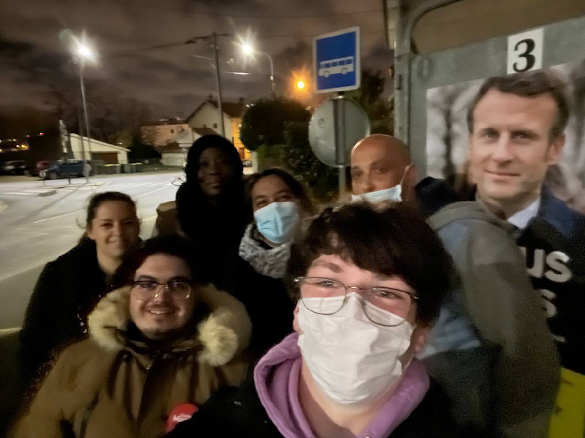 Toutes et tous mobilisés pour #EmmanuelMacron les 10 et 24 avril prochains.
Ville de Chilly-Mazarin, Ville de Morangis, Ville de Wissous et Ville de Massy ce soir, pendant 4 heures. 
Une tournée des panneaux officiels et des affichages libres pour être #AvecVous. 
Continuons,
