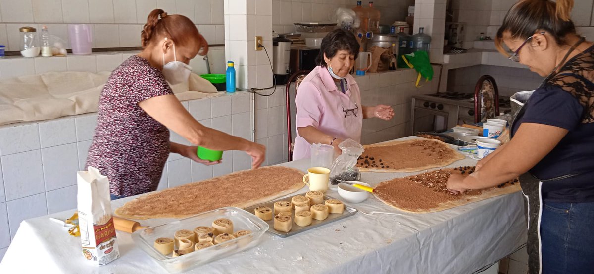 Hoy preparamos roles de canela 😋🍞🥐

#AquíAndamos
