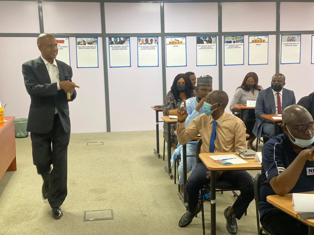 ndic_academy's tweet photo. Mr Muhammad Kollere leading a class on Physical and Risk Assets Collation Activities in Bank Liquidation in partial fulfilment for the Finance Accreditation Agency (FAA) Malaysia certification, 14th March, 2022

#NDIC #NDICAcademy #FAAcertification #becomingcertified #training https://t.co/nhPoCqnUMX