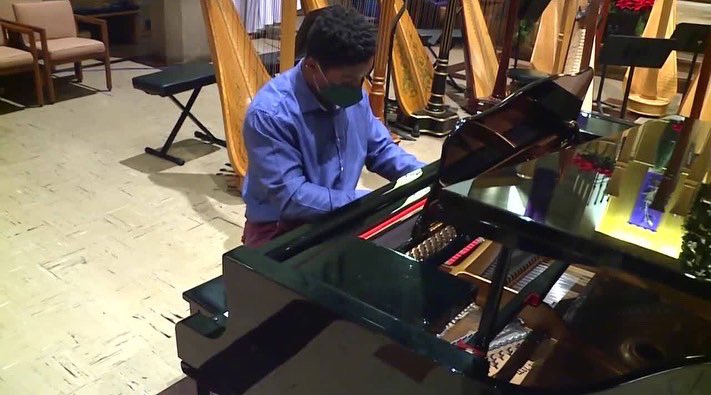gettrained2go's tweet photo. Big Congratulations to @gettrained2go @dvan1803 on his Commitment to play Football, Baseball and￼ ￼Live his Dream of being a Music Composer at Wheaton College!!!
#GetTrained2Go
#ThunderGang
#DreamConeTrue https://t.co/GhWrZoxVZ3
