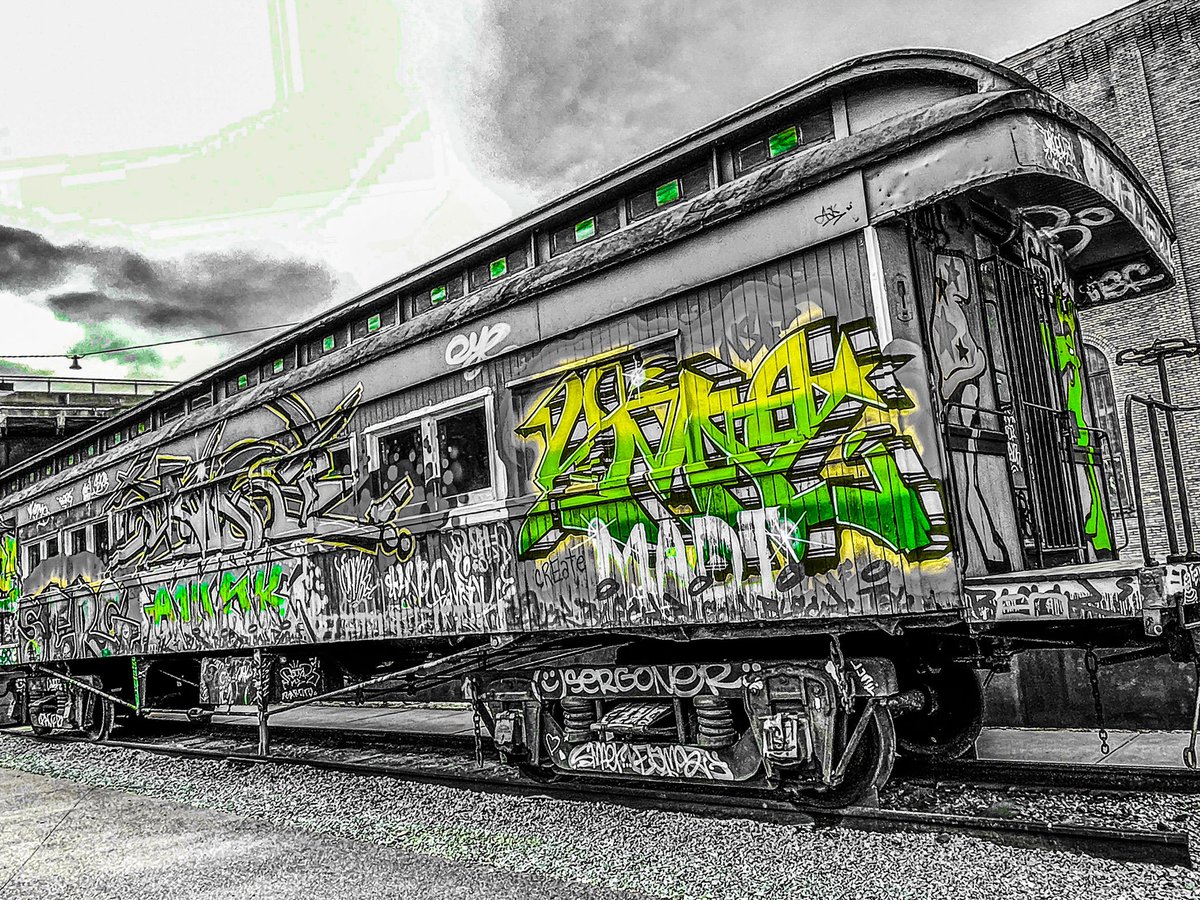 Taking on some Pittsburgh art at the Highline on the Sahside. #Pittsburgh #LovePGH <a href="/TheHighlinePGH/">The Highline</a> <a href="/DowntownPitt/">Downtown Pittsburgh</a>