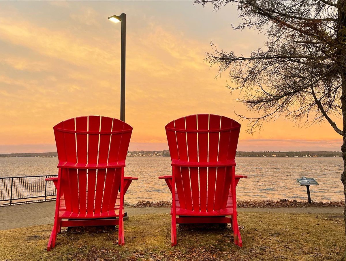 JKendrickAuthor's tweet photo. More Brockville waterfront and another ship on the St.Lawrence.
#brockville #brockvilleontario #bigchair #bigredchair #stlawrenceriver #seaway #stlawrenceseaway https://t.co/KygxkjjcmN