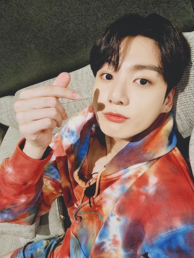 Qg_Barmys's tweet photo. 🔮OFICIAL! Thread com as respostas da caixinha de perguntas de Jeon jungkook no Instagram 

🐰: vamos jogar…

@BTS_twt https://t.co/pLHq3IDmEs
