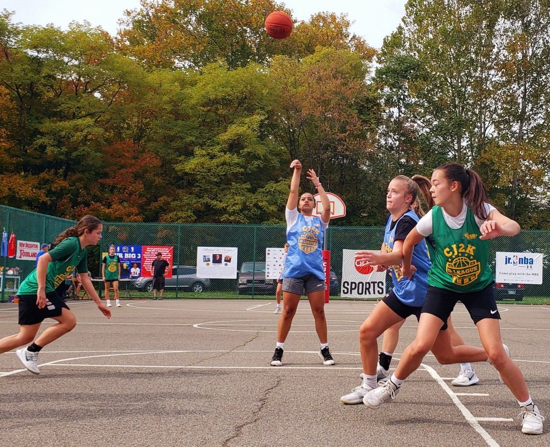 BREAKING NEWS: What a day for Mekenzie Robison.  She committed to LaRoche Women's Basketball this morning and declared for the CJ2K 2022 Draft this afternoon!  We don't know which we are happier about but CONGRATULATIONS KENZ &amp; WELCOME BACK, OG!  #LotteryAlert 🚨 #RoundballSalute