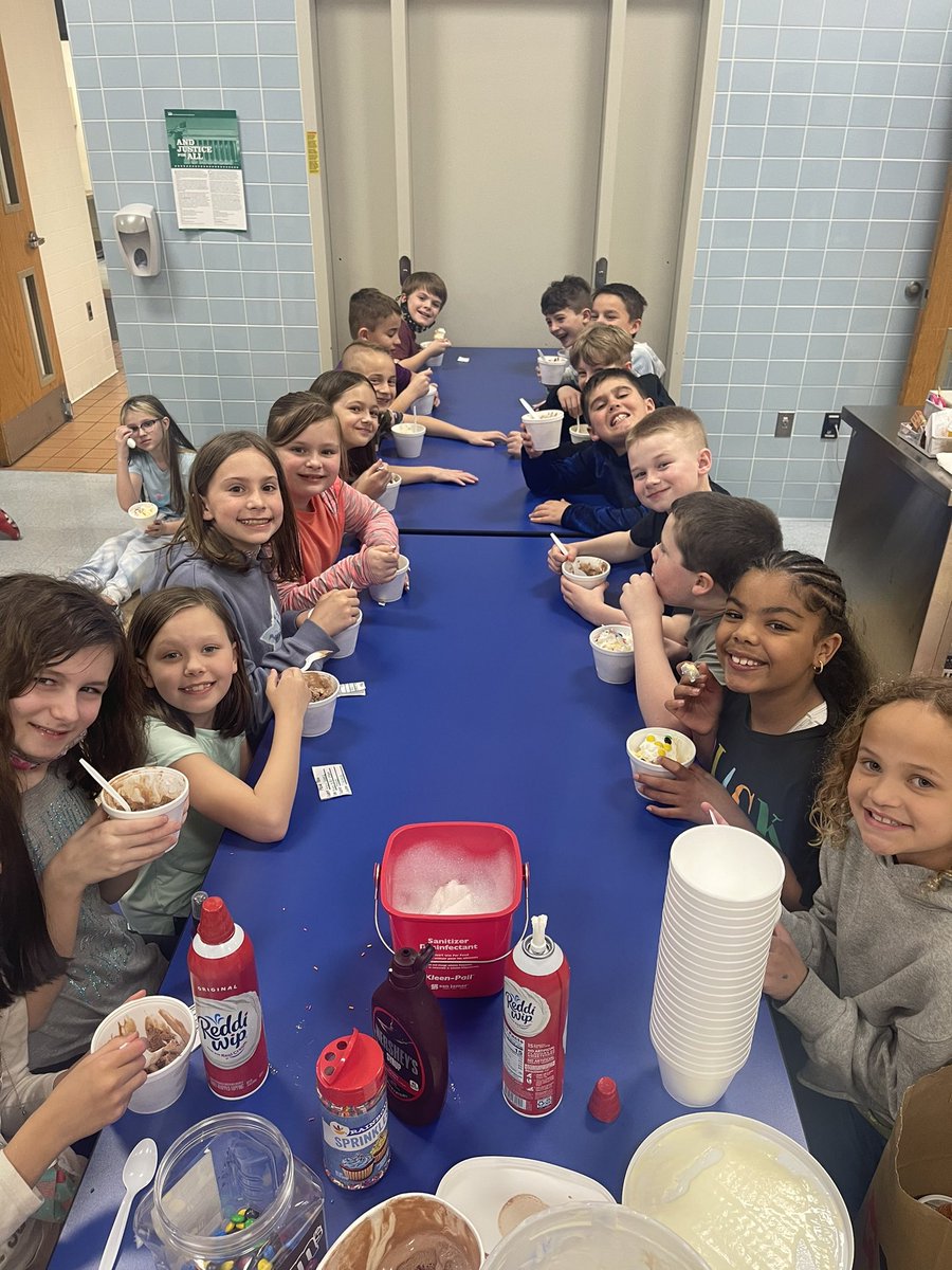 fmwentworth's tweet photo. Today my third grade recorder karate black belt earners celebrated with an ice cream party for all their hard work!! #wyproud #lwyloud https://t.co/GR3CwueSBB